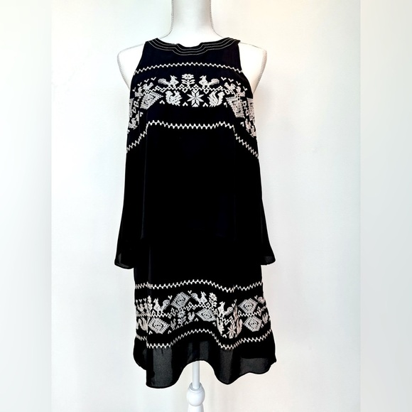 THML Sleeveless 2 Tiered Embroidery Dress Women’s Size M - Picture 1 of 10